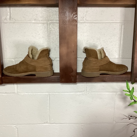 UGG | Boots | Size 8 | Tan | Excellent Condition - Picture 1 of 4
